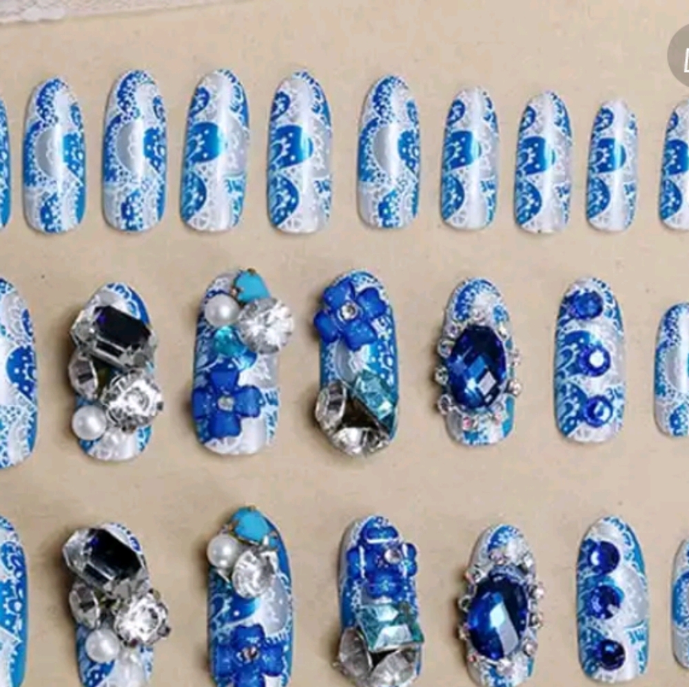 Blinged Out 24 Nail Set